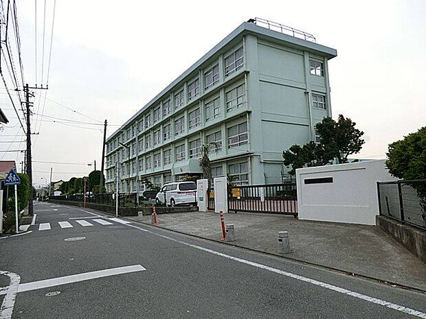 平塚市立なでしこ小学校まで約160m（徒歩2分）