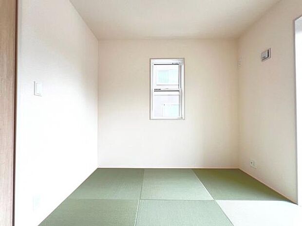 和室スペースです。畳のお部屋は寛げる空間ですね。