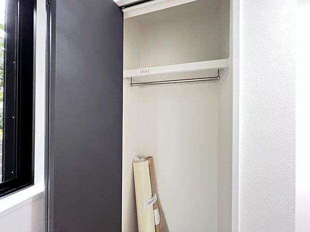 いつでもお部屋をスッキリお使い頂ける収納スペースを設置。