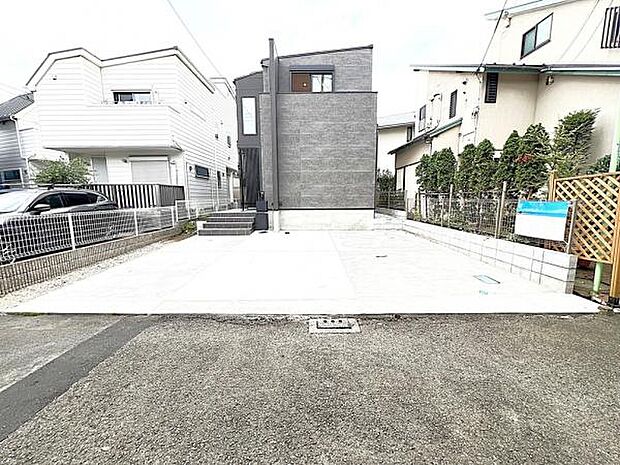 駐車場ももちろん完備しておりますのでお車所有の方にも心強いです。