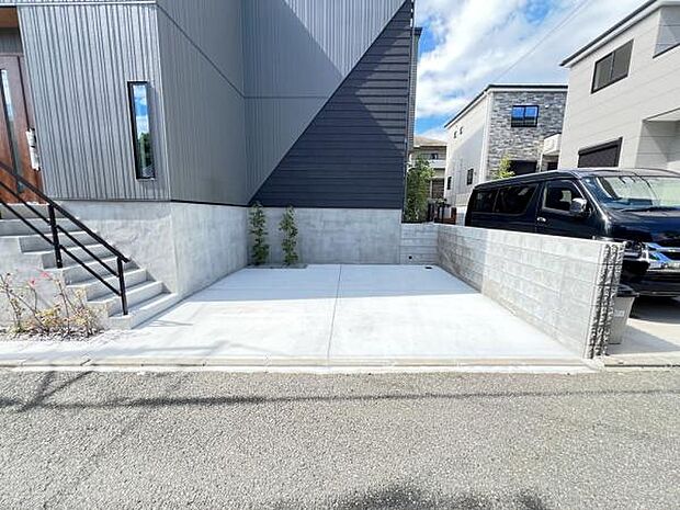 駐車場ももちろん完備しておりますのでお車所有の方にも心強いです。