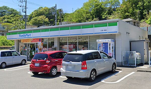 ファミリーマート 二宮一色店まで約400m（徒歩5分）