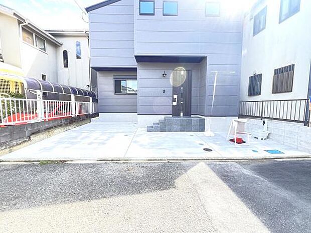 駐車場ももちろん完備しておりますのでお車所有の方にも心強いです。