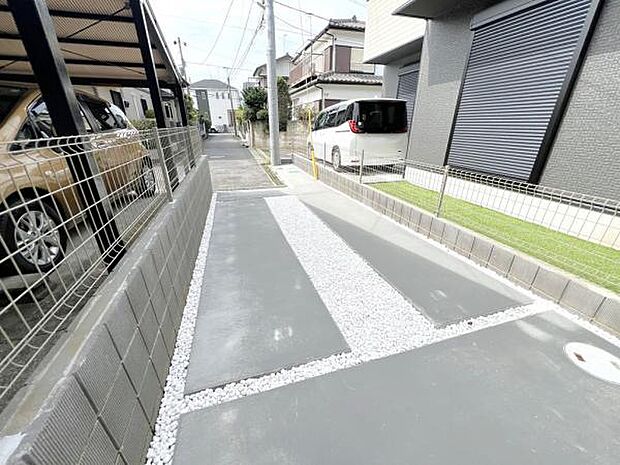 駐車場ももちろん完備しておりますのでお車所有の方にも心強いです。