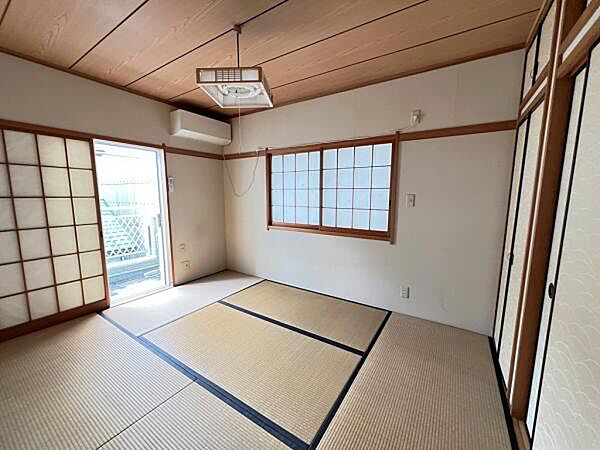 和室スペースです。畳のお部屋は寛げる空間ですね。