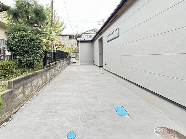 駐車場ももちろん完備しておりますのでお車所有の方にも心強いです。