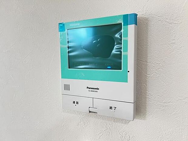 訪問者を確認できるTVモニター付きインターフォンです。