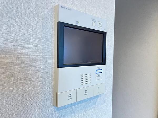 訪問者を確認できるTVモニター付きインターフォンです。