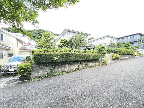 土地面積は約61坪ございます。