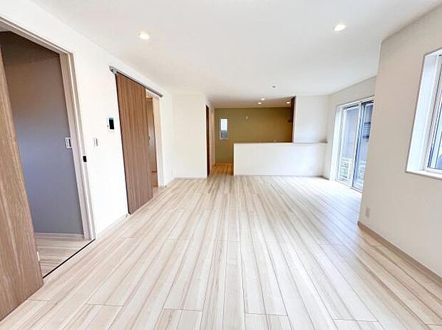 家族団らんの場所としてゆったりと居心地の良いリビングです。