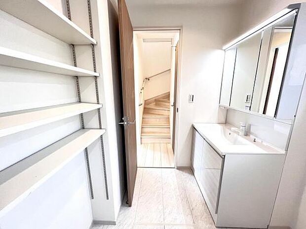 脱衣所は小さなお子様がいるご家庭にも重宝されます。