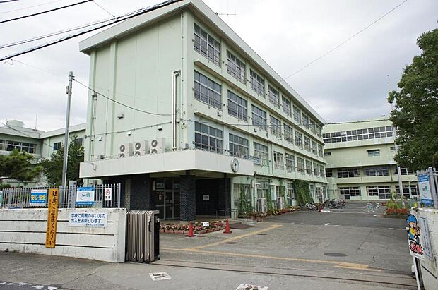 厚木市立清水小学校まで約890m（徒歩12分）