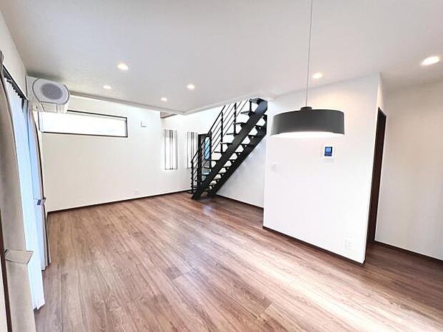 リビングダイニングになります。ご家族そろっての素敵な空間になりそうですね。