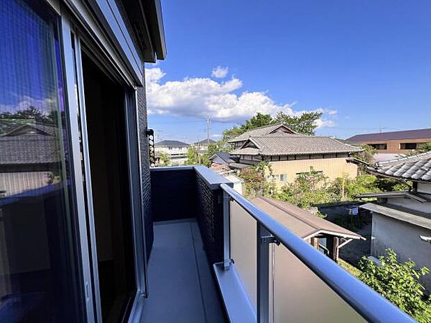 お洗濯ものを気持ち良く太陽の光で干せるのが嬉しいですね。