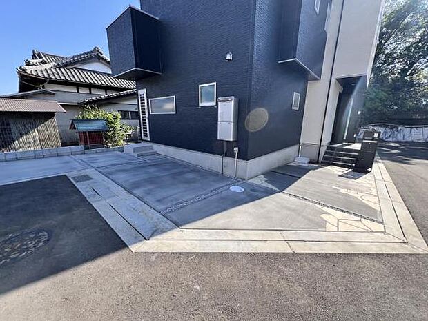 駐車場ももちろん完備しておりますのでお車所有の方にも心強いです。