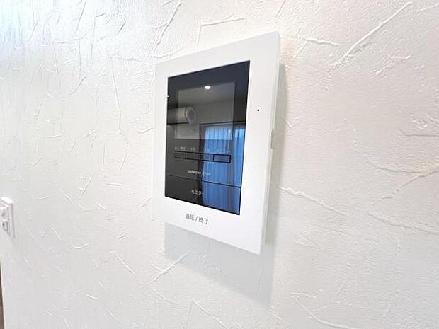 訪問者を確認できるTVモニター付きインターフォンです。