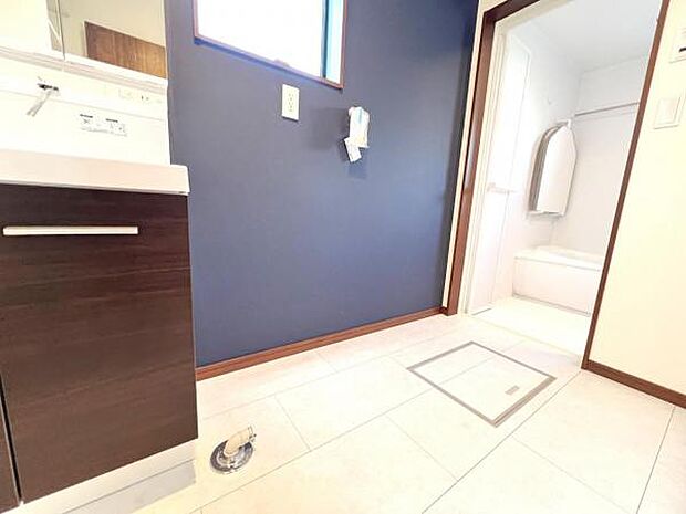 お天気を気にせずお洗濯ができ、室内干し可能です。