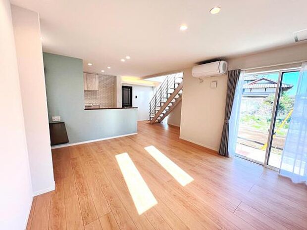 家族団らんの場所としてゆったりと居心地の良いリビングです。