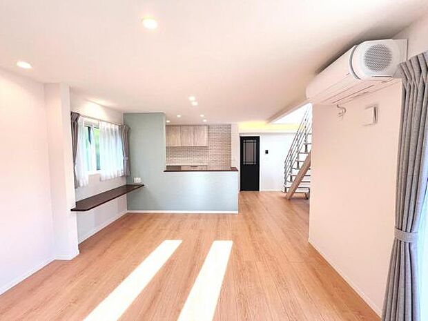 リビングダイニングになります。ご家族そろっての素敵な空間になりそうですね。