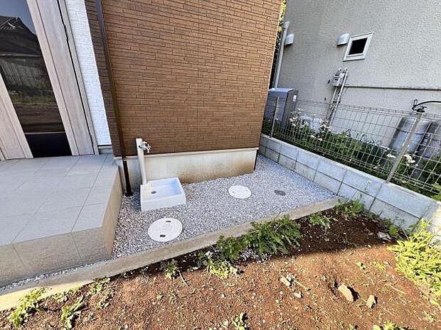 お庭スペースは、ガーデニングやお子様との外遊びなど多彩な用途でお楽しみいただけます。