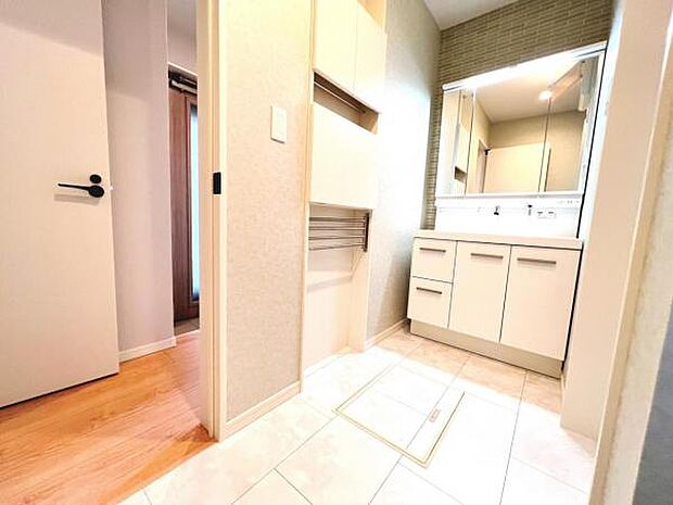 脱衣所は小さなお子様がいるご家庭にも重宝されます。