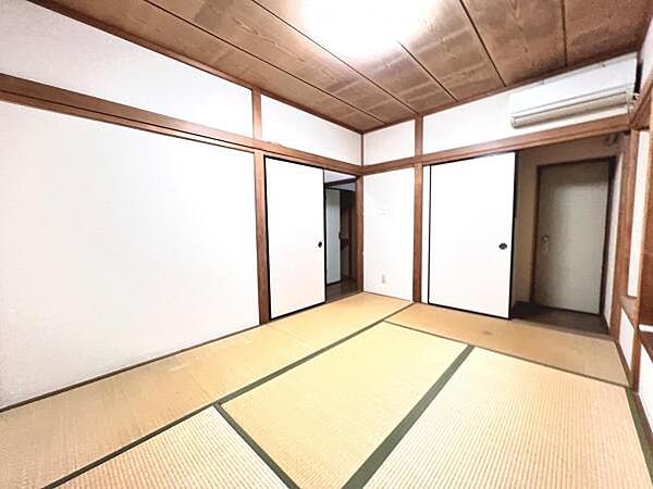 和室スペースです。畳のお部屋は寛げる空間ですね。