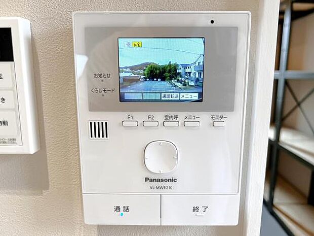 訪問者を確認できるTVモニター付きインターフォンです。