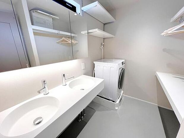 脱衣所は小さなお子様がいるご家庭にも重宝されます。