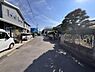 外観：前面道路を含めた現地写真です。