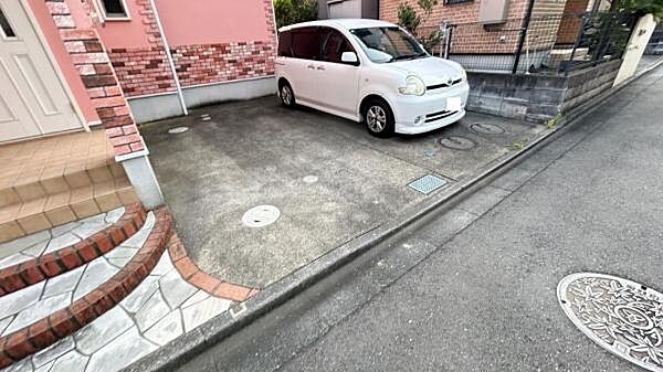 駐車場ももちろん完備しておりますのでお車所有の方にも心強いです。