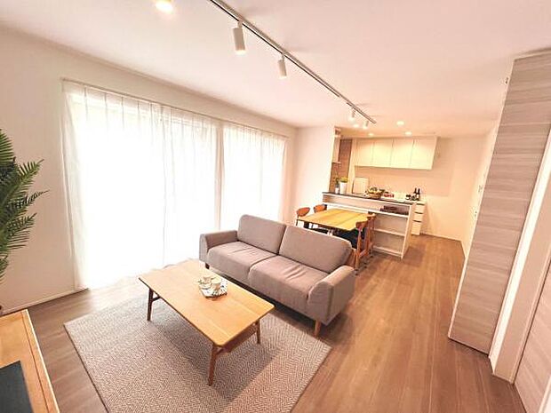 リビングダイニングになります。ご家族そろっての素敵な空間になりそうですね。