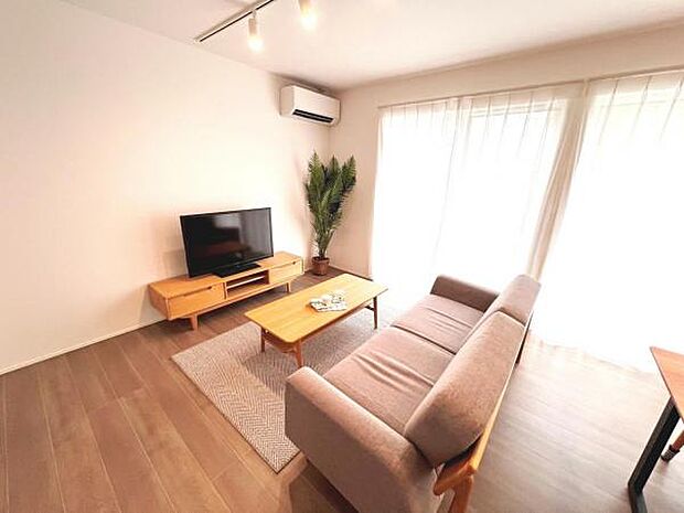 家族団らんの場所としてゆったりと居心地の良いリビングです。