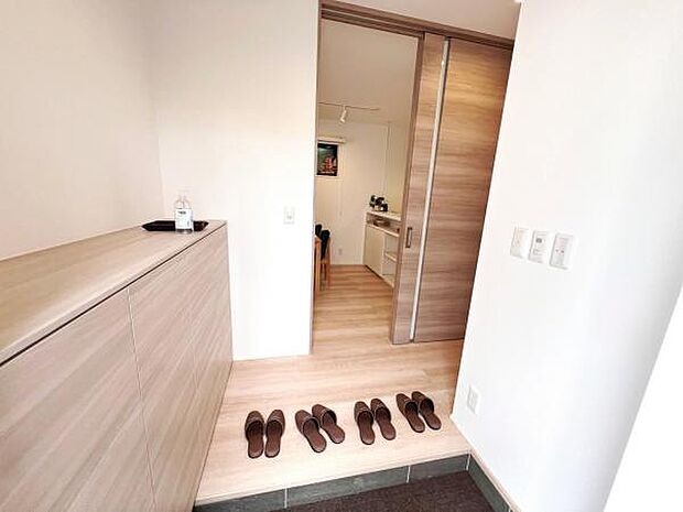 いつも気持ちよくご家族を迎えられる玄関です。