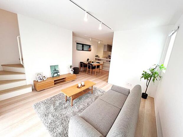 リビングダイニングになります。ご家族そろっての素敵な空間になりそうですね。