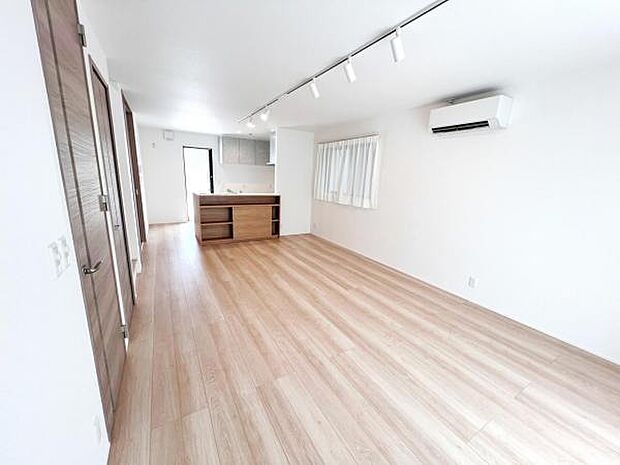 家族団らんの場所としてゆったりと居心地の良いリビングです。