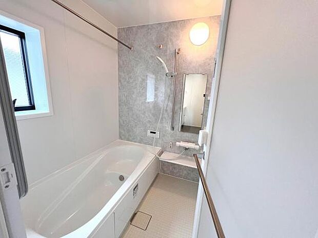 お風呂でほっとひといき。1日の疲れを癒しましょう。