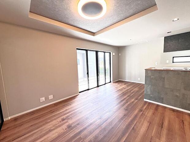 リビングダイニングになります。ご家族そろっての素敵な空間になりそうですね。