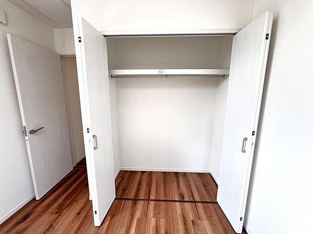 いつでもお部屋をスッキリお使い頂ける収納スペースを設置。