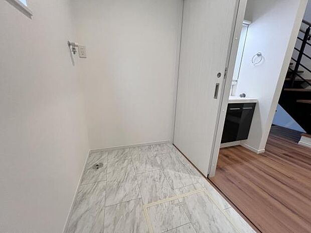 脱衣所は小さなお子様がいるご家庭にも重宝されます。