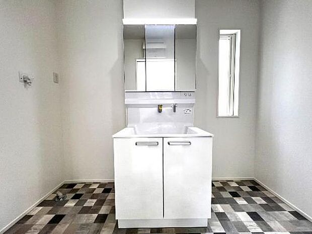 洗面化粧台です。朝の身支度から1日が始まります。