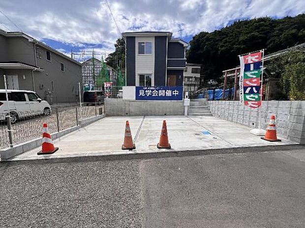 駐車場ももちろん完備しておりますのでお車所有の方にも心強いです。