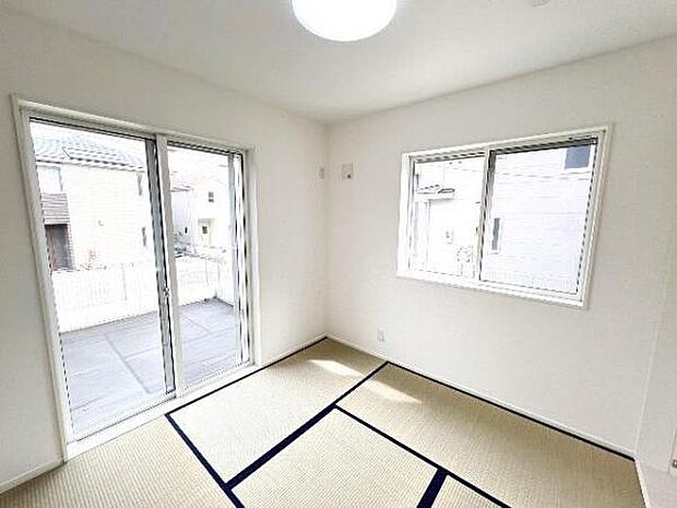 和室スペースです。畳のお部屋は寛げる空間ですね。