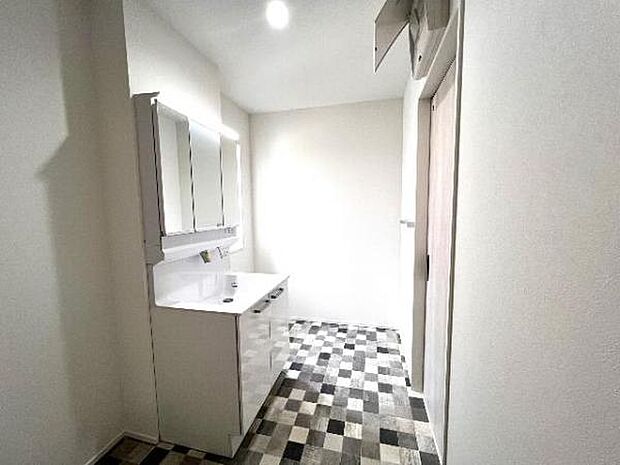 脱衣所は小さなお子様がいるご家庭にも重宝されます。