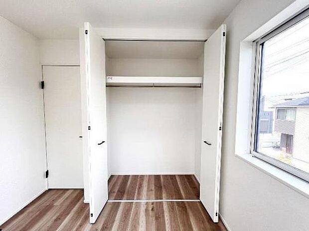 いつでもお部屋をスッキリお使い頂ける収納スペースを設置。