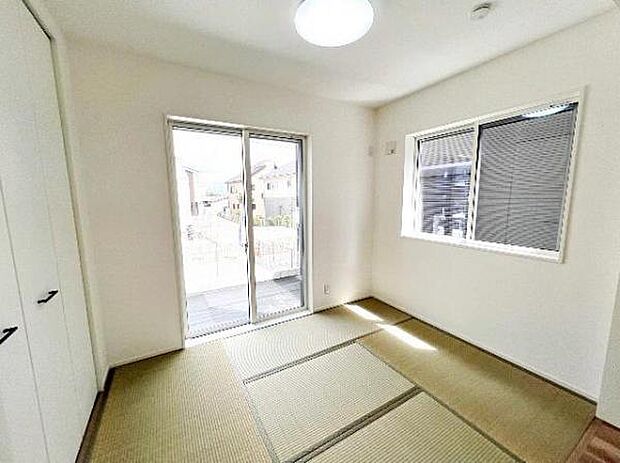 和室スペースです。畳のお部屋は寛げる空間ですね。