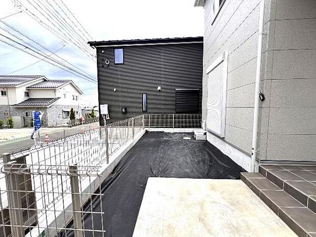 お庭スペースは、ガーデニングやお子様との外遊びなど多彩な用途でお楽しみいただけます。