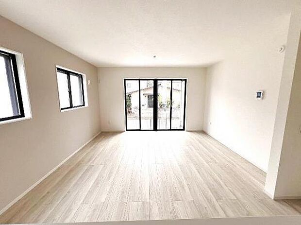 リビングダイニングになります。ご家族そろっての素敵な空間になりそうですね。