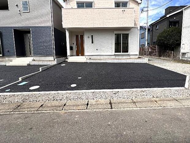 駐車場ももちろん完備しておりますのでお車所有の方にも心強いです。