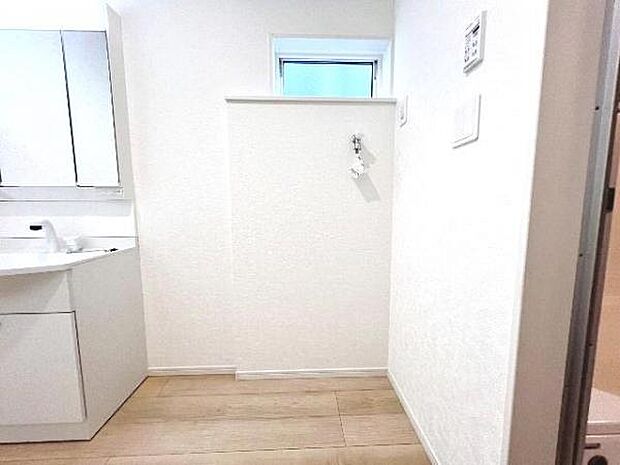 お天気を気にせずお洗濯ができ、室内干し可能です。