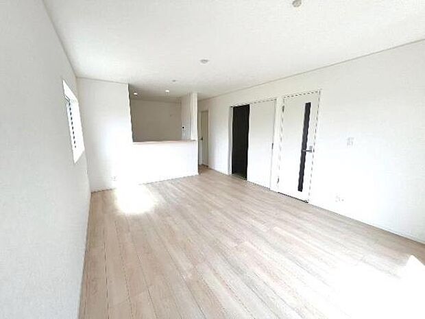 家族団らんの場所としてゆったりと居心地の良いリビングです。